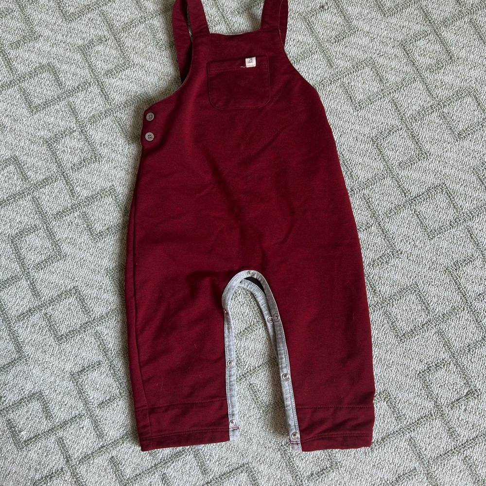 Great condition, red jersey overalls by Me & Henry. Size 9-12m.